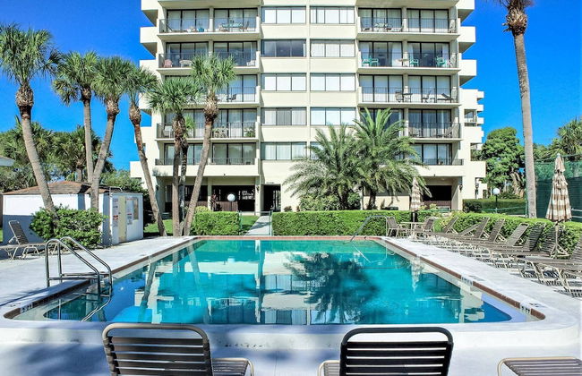 Our House at the Beach Lakeside - Photo 2