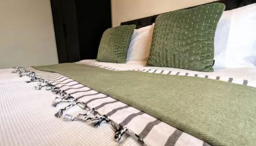 Spacious Bungalow in St Helens, 1-Min Drive to Carr Mill Bridge - Foto 4, wardrobe