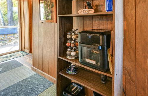 7 Mi to Main Street Cabin with Deck in Stanley! - Photo 11