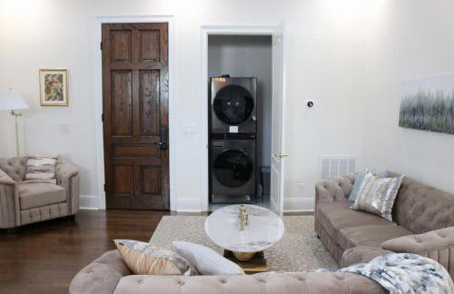 The Luxe Building- 2 Bedroom Apartment in Metropolis - Photo 50