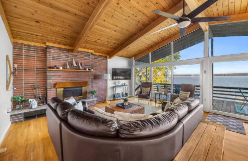 Waterfront retreat w/ wraparound deck & BBQ - Foto 51