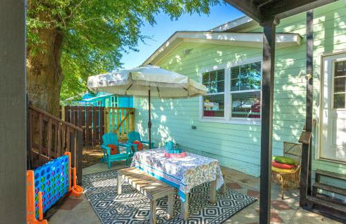 Downtown Retreat, 5BR Game Room & Pet Friendly - Photo 8