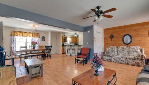 Waterfront Lake George Retreat with Shared Dock - Foto 4