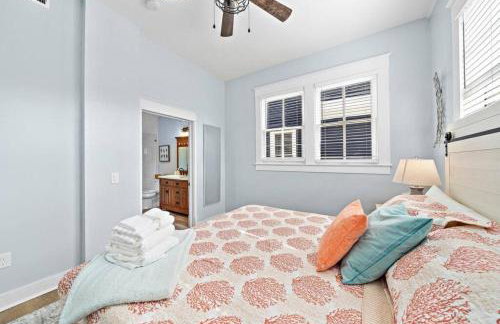 Cozy Home Near Downtown with a Pool and Fire Pit - Foto 13