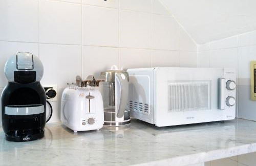 Airport & Sea, Large Music-Themed Apartment - Foto 10