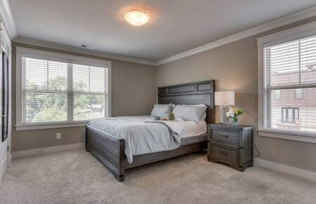 Spacious 4 King Room Belmont Home 2 Living Rooms Walk to Belmont & Vanderbilt Large Dining Table Smart TVs Parking 24 Hr Hospitality Near Music Row & The Gulch 2 miles to Broadway - Foto 3