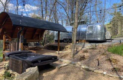 Luxury Airstream w hot tub, king bed, & grill - Foto 39