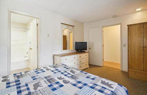 Cedarbrook Two Queen Bed Standard Hotel Room with outdoor heated pool 102 - Foto 6