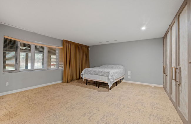 Massive Home w Sauna Pools Hot Tub Fireplaces - Photo 30