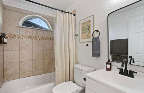 Starlight Horizon 2 Cabins Hot Tub & Pool - Pet-Friendly Texas Hill Country Stay Near Canyon Lake Sleeps 12, Stargazing, Group Getaway - Foto 42