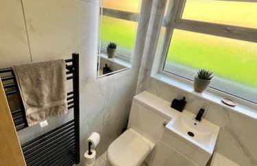 Modern Bungalow - Holiday or Contractors - Driveway Parking - Photo 7