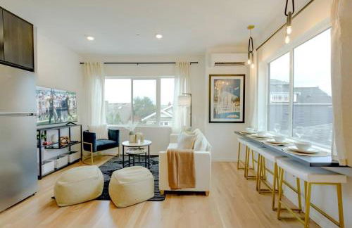 Seattle Charm, near university,3 BR,W&D, fast wifi - Photo 1