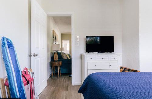 One bedroom private apt 2 blocks to beach King Bed - Foto 20