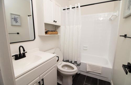 Game Room, near Navy Base, Hannah Park and Beach! - Foto 8