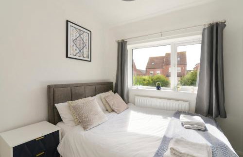 Alderton House - Spacious 3 Bed with Parking - Foto 26