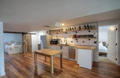 Twin Lakes Waterfront Retreat with Private Dock Fire Pit And Family Friendly Space - Foto 15