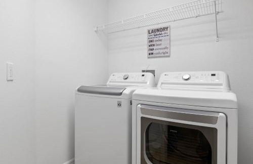 Family Retreat w/ Pool & Foosball, 8.5mi to Disney! - Foto 7