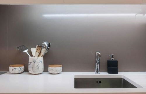 Two Bedroom Luxury Apartment - Balcony with View of Notre Dame - Foto 30