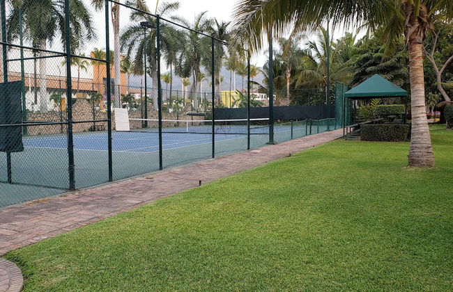 Villa Facing the Beach in a Large Terrace 7 Pools, Tennis Courts, 247 Security - Foto 22