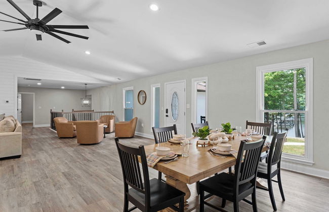 Fireside Fun by Avantstay Sleeps 18 Waterfront + Pool - Foto 12