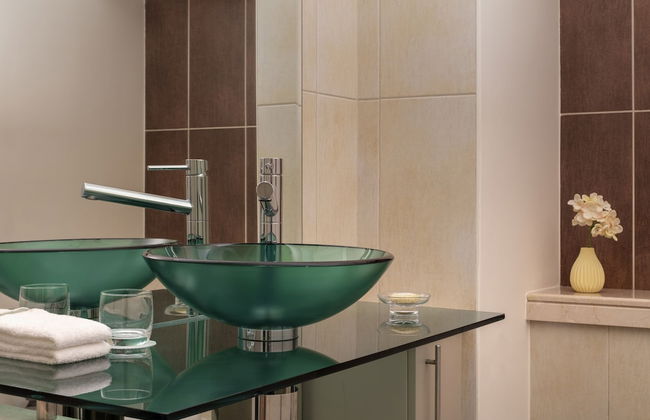 Staybridge Suites Dubai Internet City by IHG - Photo 30