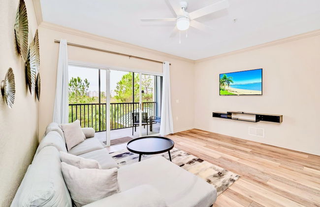 Modern 2BR Condo - Near Disney Pool Hot Tub - Foto 1