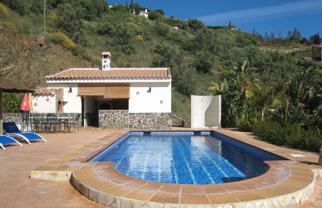 Independent Villa With Private Pool on an Estate in Sayalonga Costa del Sol - Photo 20