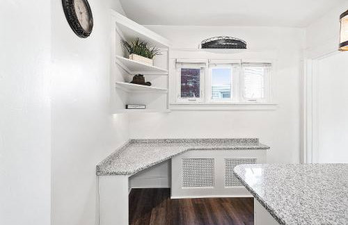 Main Line Manor 3BR with King Beds & Patio & Backyard - Foto 8