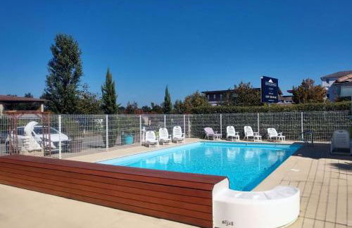 Modern 1 Bdr + Balcony + Free Parking + AC + Pool - Foto 18