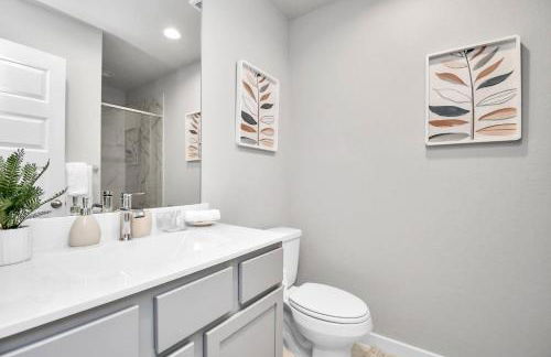 Elegant Exquisite 4Bedroom Home in Katy with High speed WiFi - Foto 28