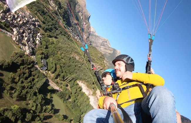 Voo de parapente por Huesca e pelo Pireneus aragoneses - Foto 1