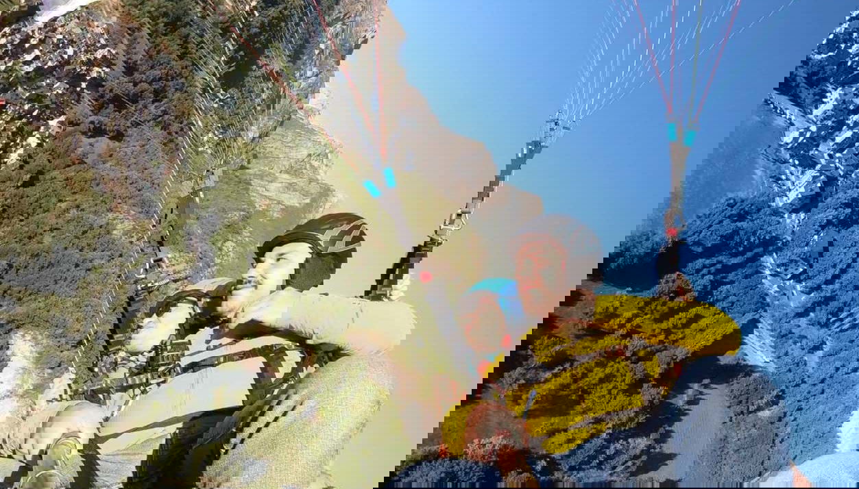 Desfrutando da experiência de parapente