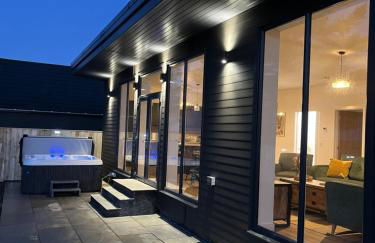 Thrumster Lodges - 3 Luxurious Self Catering Lodges on the NC500, 2 with Hot Tubs - Photo 10