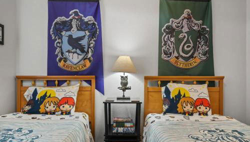 Wheelchair accessible Lakeview 4BR house with pool spa themed rooms game room - Foto 4