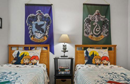 Wheelchair accessible Lakeview 4BR house with pool spa themed rooms game room - Foto 4