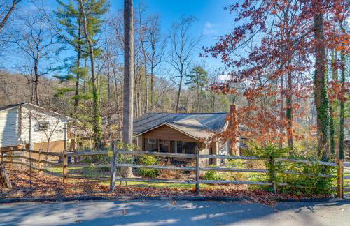 Hike, Sip and Explore! Blue Ridge Mtn Cabin with Porch - Foto 32