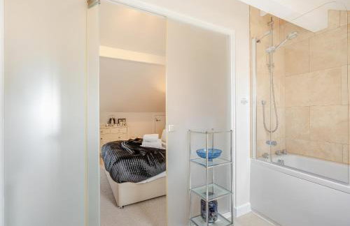 Toffee Apple - Photo 19