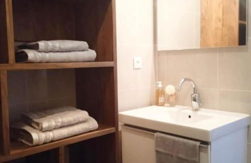 'L'Élégant' Studio Centre, Parking privé, Clim, Terrasse - Foto 9