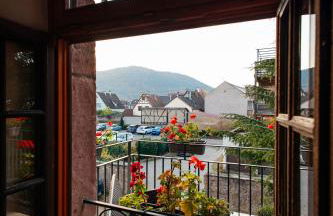 La Cure grand appartement familial 3 chambres avec terrasse et parking à 10 minutes de Colmar - Foto 9