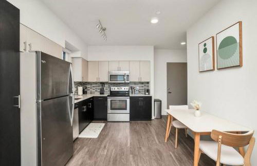 Waterfront Views Prime Downtown Apartment - Foto 13