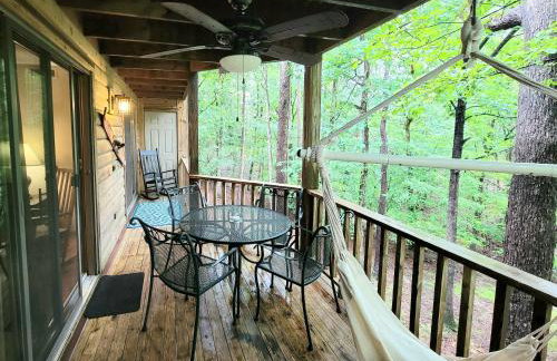 Forest view, log-sided two bedroom, two bath condo on Lake Ouachita, condo - Foto 7