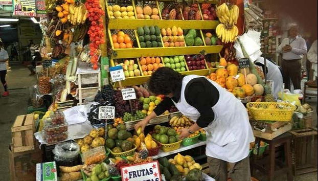 Pasaremos por diferentes puestos de frutas y verduras