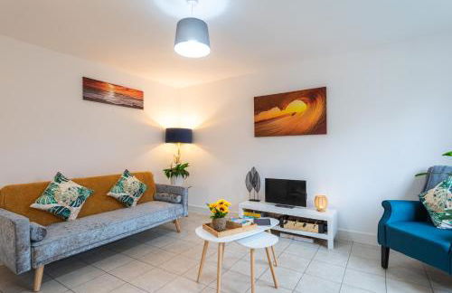 Stylish Innsworth home with garden & parking - Photo 33