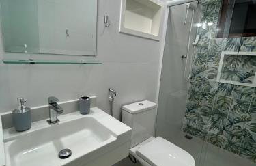 Apto a 100 metros da PRAIA com PISCINA, SAUNA e ESTACIONAMENTO - Foto 25