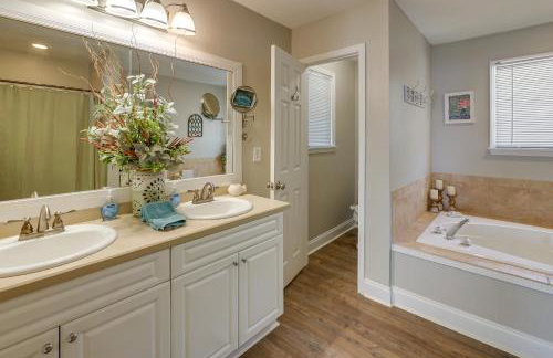 Dock and Fire Pit Stunning Lake Sinclair Home! - Foto 10