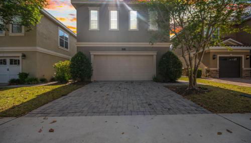 Two King En-Suites …Inside the Prestigious Reunion Resort - Foto 3