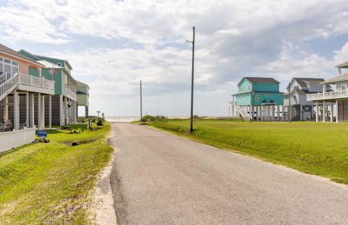 Walk to Crystal Beach! Family Retreat with Deck - Foto 34