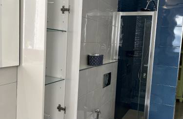 Grand F2 60mq centre Antibes, proche plages, commerces, 2 balcons, parking, train, bus, deco vintage, pet friendly - Foto 37