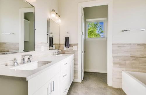 Large Luxury Blanco Riverfront Home with Pool - Foto 18