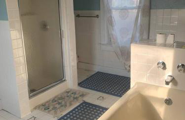 Poe Themed Home Close to Beaches and DE Turf - Foto 17